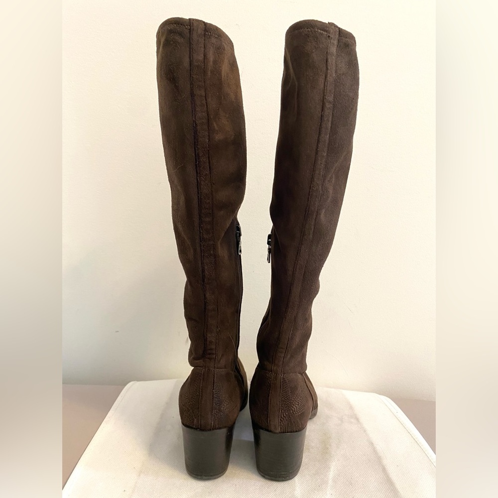Authentic Prada suede boots - Picture 3 of 10